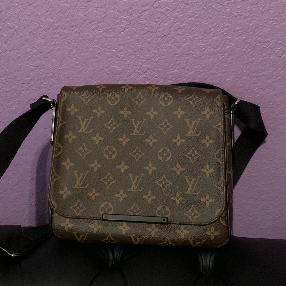 Louis Vuitton district pm crossbody